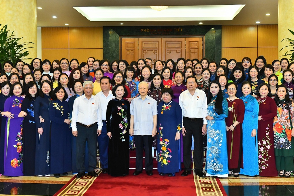 Tổng Bí thư: Nữ đại biểu Quốc hội cần là những bông hồng thép - 2 Tổng Bí thư: Nữ đại biểu Quốc hội cần là những bông hồng thép - 2