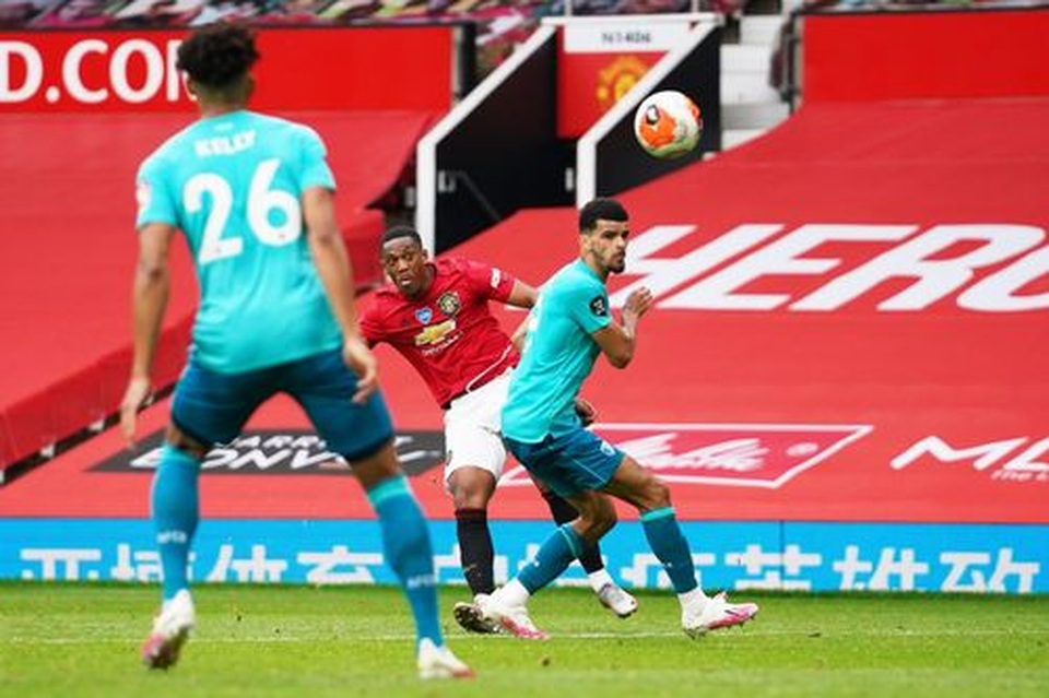 Man Utd 5-2 Bournemouth: Hàng công “Quỷ đỏ” thăng hoa rực rỡ - 10 Man Utd 5-2 Bournemouth: Hàng công “Quỷ đỏ” thăng hoa rực rỡ - 10