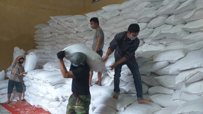 Bộ Tài chính (Tổng cục Dự trữ Nhà nước) giao các Cục Dự trữ Nhà nước khu vực xuất cấp không thu tiền hơn 5.700 tấn gạo từ nguồn dự trữ quốc gia cho 3 tỉnh.