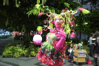 "Ma quỷ" đổ bộ trung tâm TPHCM đón Halloween sớm