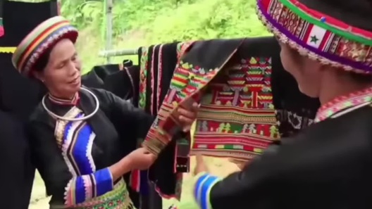 HTX Yến Dương giới thiệu sản phẩm thủ công truyền thống