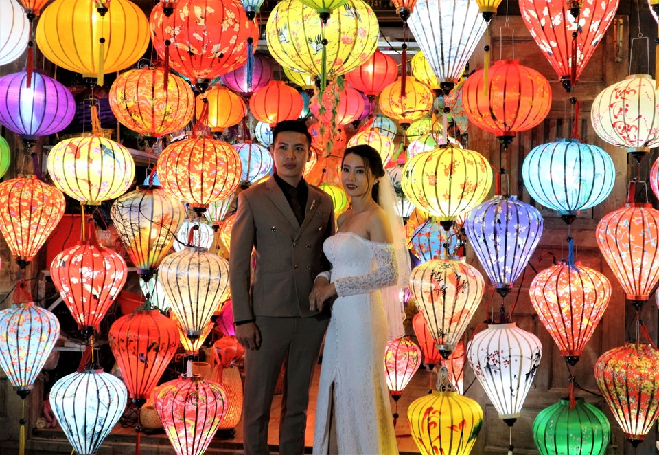 Du khách thích thú trải nghiệm chợ phiên Hội An mừng năm mới 2021 - 7