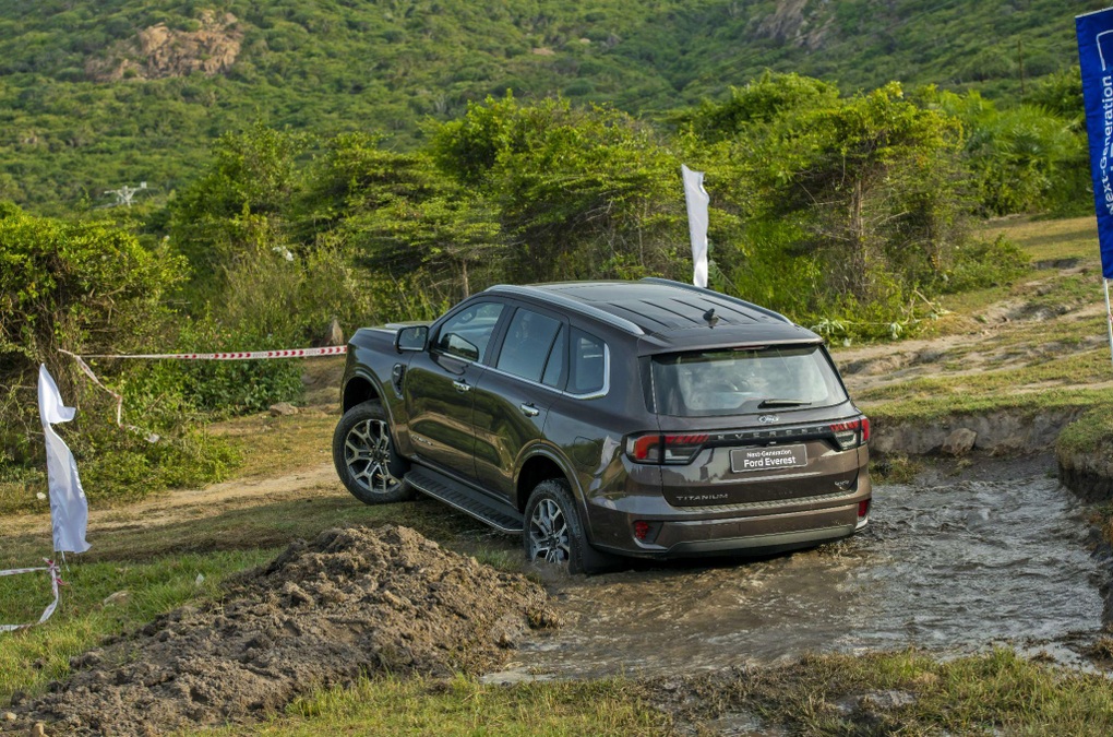 Sau thời bia kèm lạc, Ford Everest được bán đúng giá niêm yết tại đại lý - 2 Sau thời bia kèm lạc, Ford Everest được bán đúng giá niêm yết tại đại lý - 2