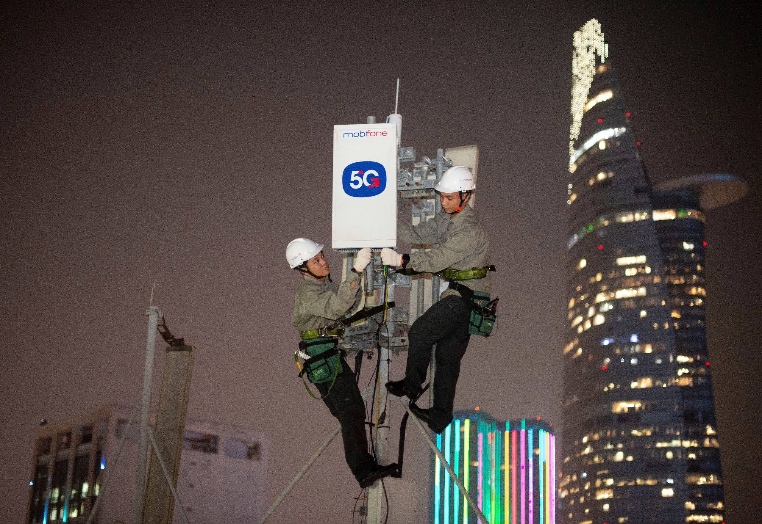 سيتمكن العملاء قريبًا من تجربة MobiFone 5G في العديد من المحافظات والمدن - 2 Khách hàng sớm được trải nghiệm 5G MobiFone tại nhiều tỉnh thành - 2