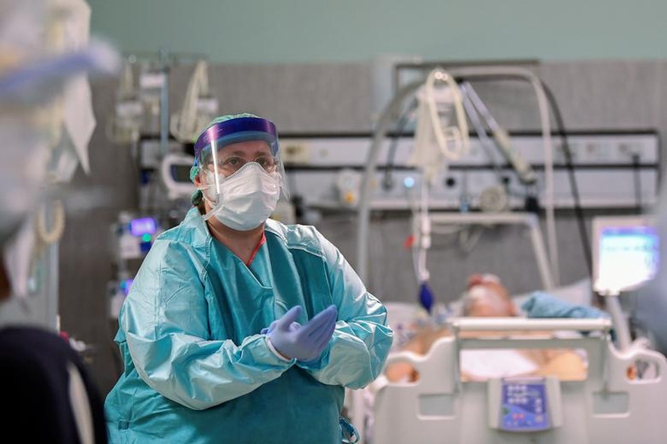 Bác sĩ Italia đau lòng khi nhìn bệnh nhân Covid-19 qua đời trong đơn độc - 3 Bác sĩ Italia đau lòng khi nhìn bệnh nhân Covid-19 qua đời trong đơn độc - 3