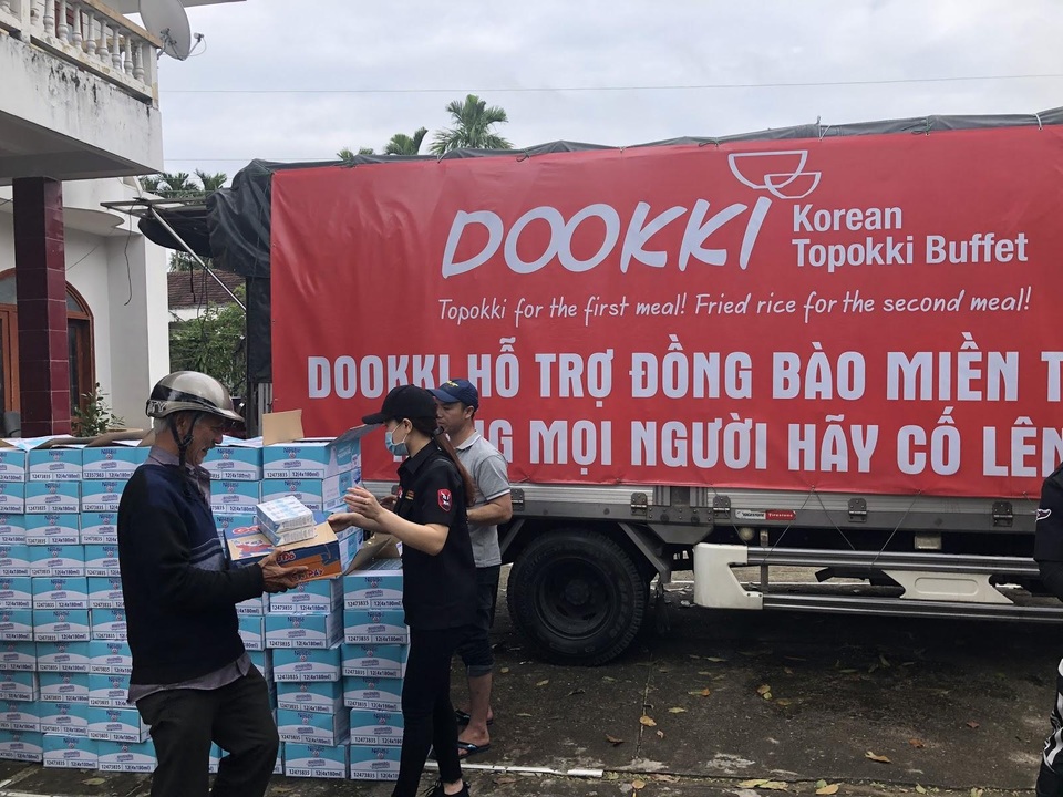 Đoàn xe Dookki hành quân từ Sài Gòn về Quảng Ngãi ủng hộ người dân vùng lũ - 3 Đoàn xe Dookki hành quân từ Sài Gòn về Quảng Ngãi ủng hộ người dân vùng lũ - 3