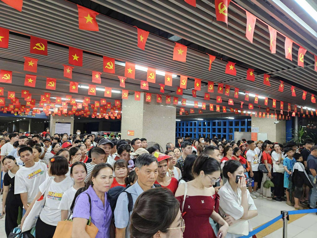 Hà Nội điều chỉnh nhiều tuyến buýt và tàu điện, trông xe miễn phí dịp A80 - 1 Hà Nội điều chỉnh nhiều tuyến buýt và tàu điện, trông xe miễn phí dịp A80 - 1