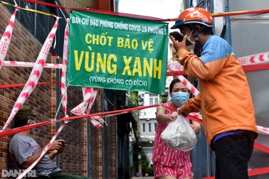 Người dân TPHCM ở "vùng xanh" được đi chợ sau ngày 23/8
