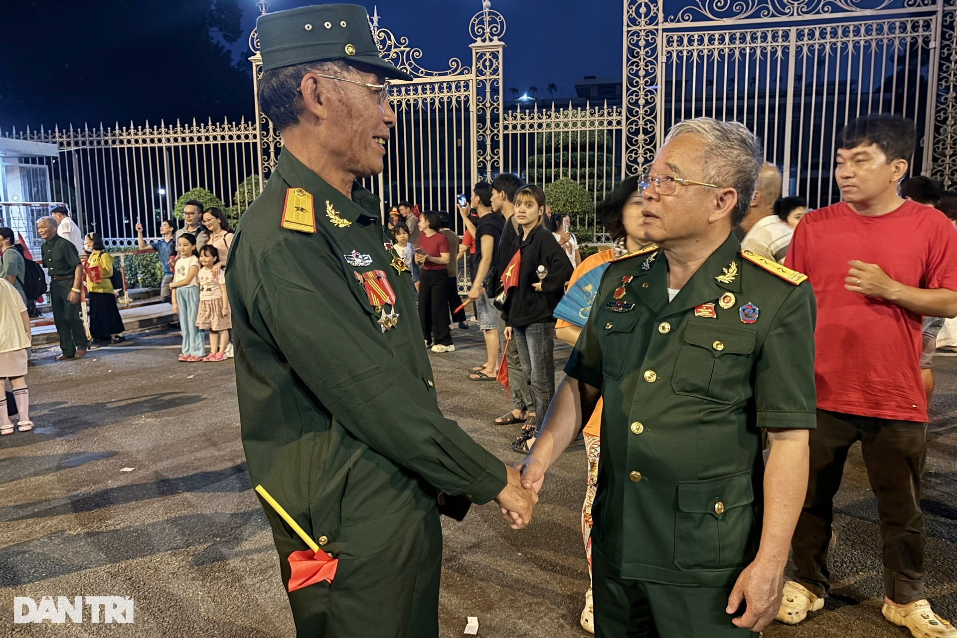 Chắc không còn lần nào trong đời tôi được chứng kiến khoảnh khắc lịch sử này nữa... - 4 Chắc không còn lần nào trong đời tôi được chứng kiến khoảnh khắc lịch sử này nữa... - 4