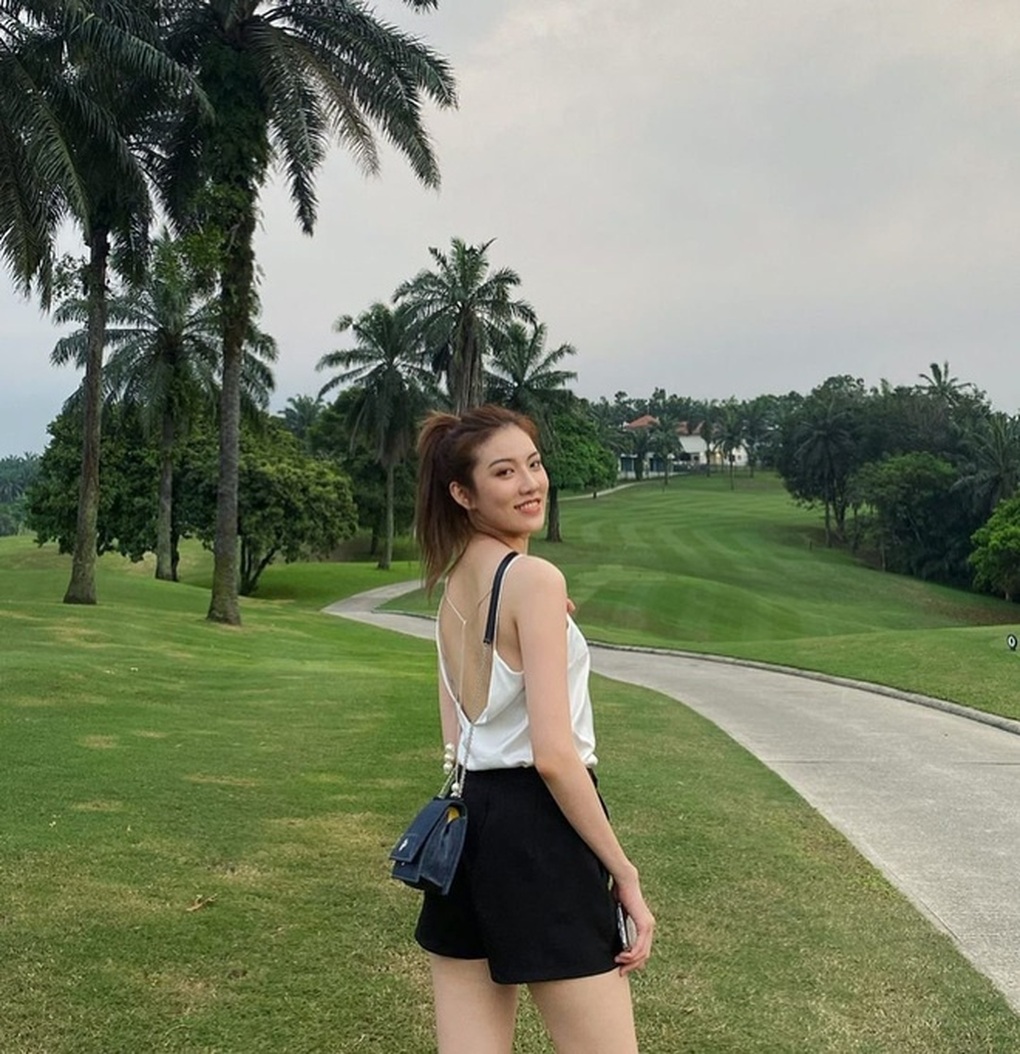 Người mẫu nóng bỏng nổi tiếng nhờ nụ hôn với ông trùm làng giải trí - 4 Người mẫu nóng bỏng nổi tiếng nhờ nụ hôn với ông trùm làng giải trí - 4