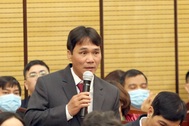 "Cát sông Hồng đẹp như cô gái tuổi 18 nên thường xuyên bị nhòm ngó"