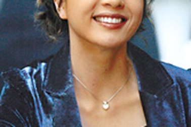 Báo giới Hàn xôn xao về đám cưới của nữ MC đài KBS