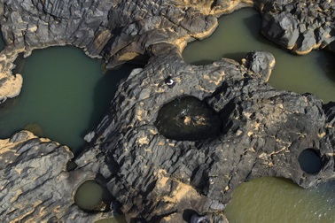 Cận cảnh vẻ đẹp hùng vĩ của bãi đá cổ triệu năm tuổi mới lộ diện ở Gia Lai