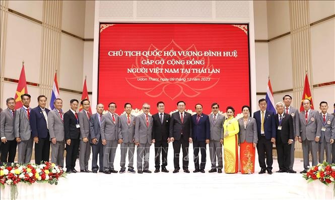 Chủ tịch Quốc hội Vương Đình Huệ gặp gỡ cộng đồng người Việt Nam tại Thái Lan - 5
