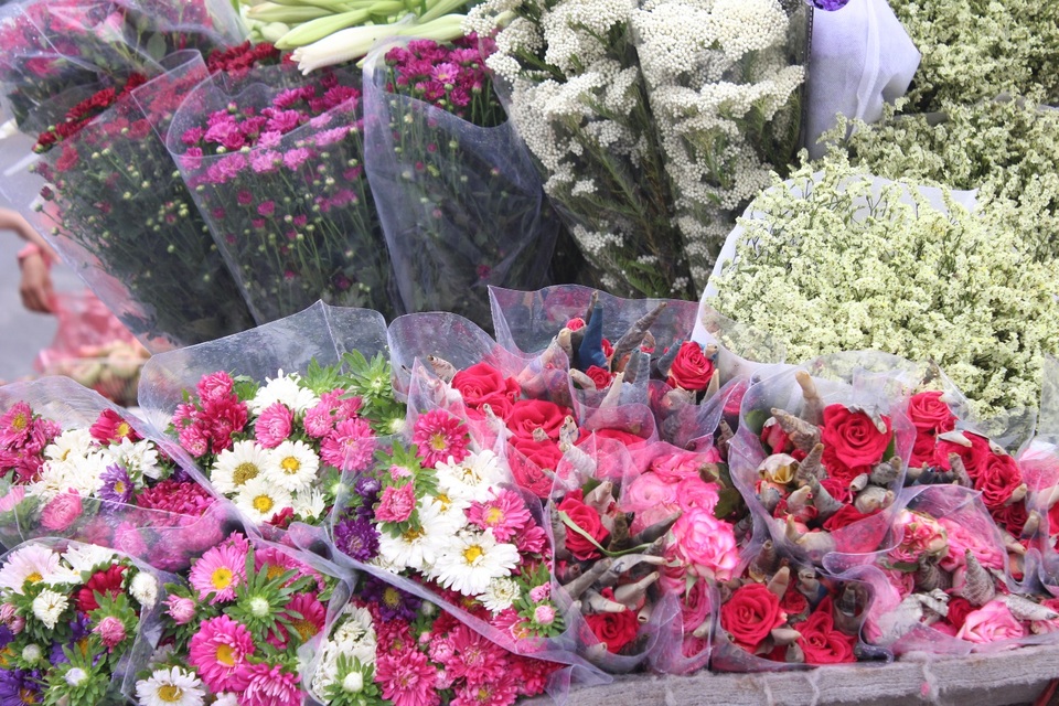 Duyên dáng những hàng hoa rong Hà Nội - 3 Duyên dáng những hàng hoa rong Hà Nội - 3