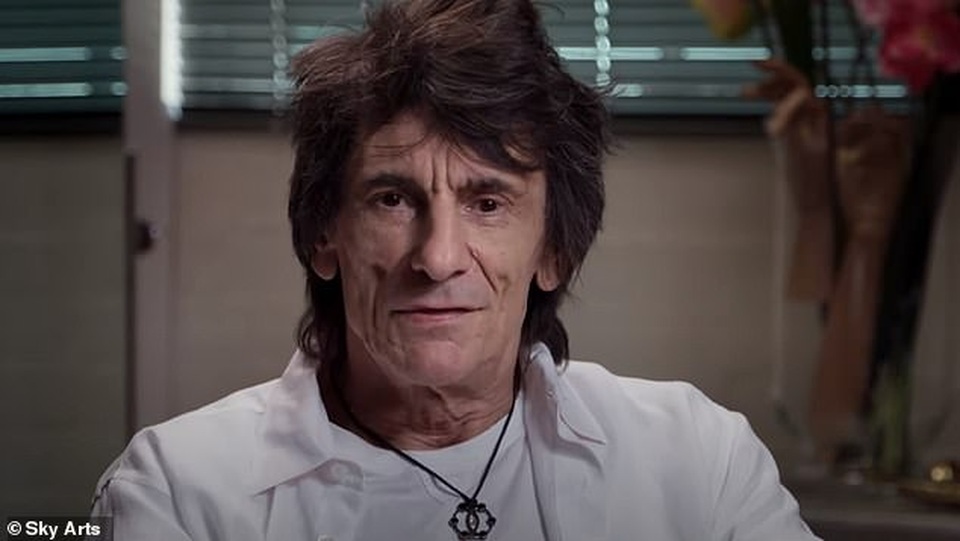 Rocker U80 Ronnie Wood khoe ảnh cặp sinh đôi 4 tuổi - 9 Rocker U80 Ronnie Wood khoe ảnh cặp sinh đôi 4 tuổi - 9