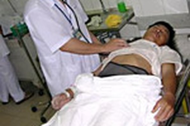 Hai công nhân trọng thương vì sập giàn giáo