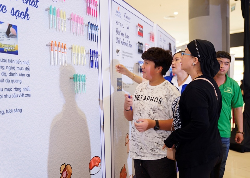 Chi Pu, Jun Phạm “khoe” Bút Nhật hàng đầu thế giới - 5 Chi Pu, Jun Phạm “khoe” Bút Nhật hàng đầu thế giới - 5