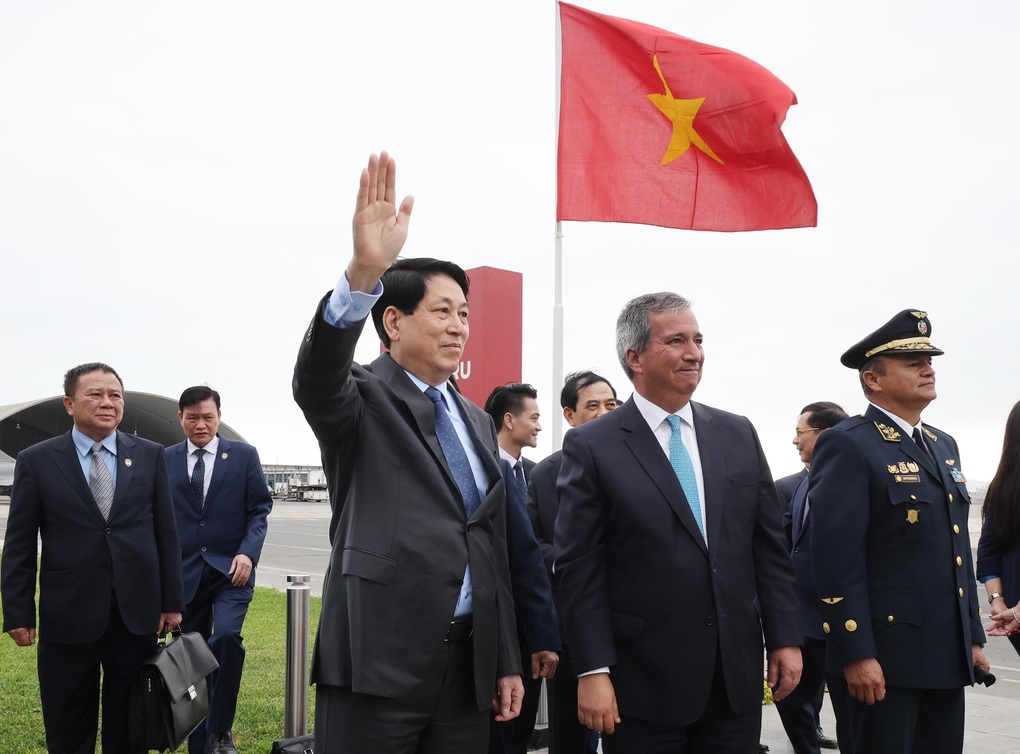 Chủ tịch nước bắt đầu chuyến thăm chính thức Peru và dự Tuần lễ Cấp cao APEC - 1 Chủ tịch nước bắt đầu chuyến thăm chính thức Peru và dự Tuần lễ Cấp cao APEC - 1
