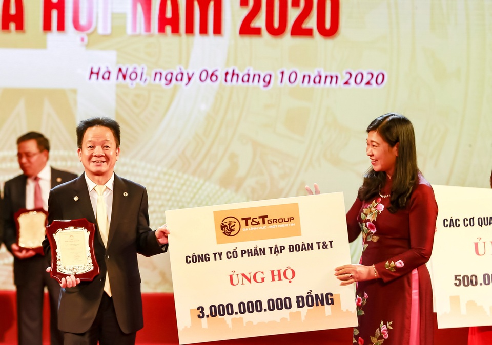“Bầu Hiển” ủng hộ quỹ Vì người nghèo TP Hà Nội 5 tỷ đồng - 1 “Bầu Hiển” ủng hộ quỹ Vì người nghèo TP Hà Nội 5 tỷ đồng - 1