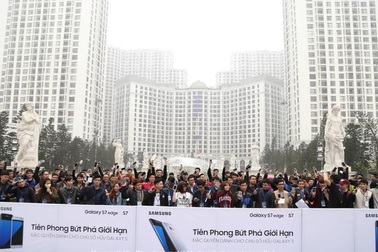 Ngày đầu bán ra, Galaxy S7 đạt doanh số ngoài mong đợi