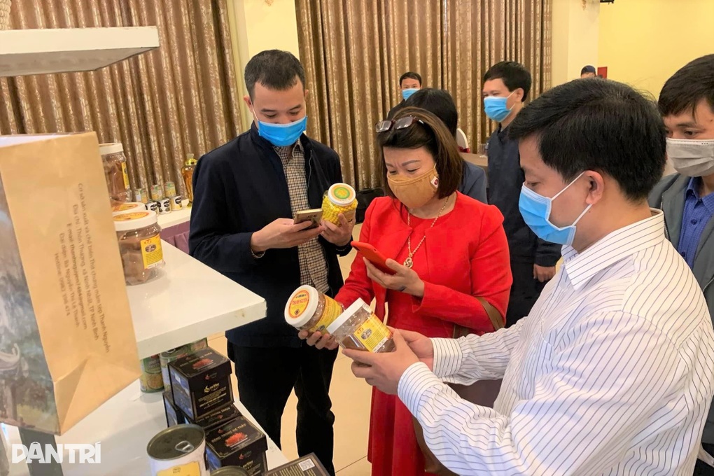 Chưng mắm tép với thịt heo bán vèo vèo, thu nhập vạn người mơ - 4 Chưng mắm tép với thịt heo bán vèo vèo, thu nhập vạn người mơ - 4