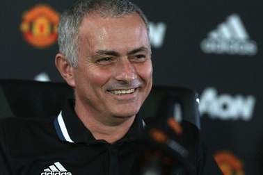 Mourinho: “Nỗi đau của tôi quá nhỏ bé so với Ranieri”