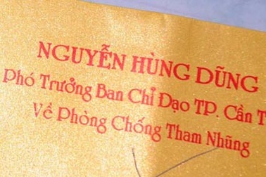 Kỷ luật cán bộ in chức danh trên thiệp cưới của con