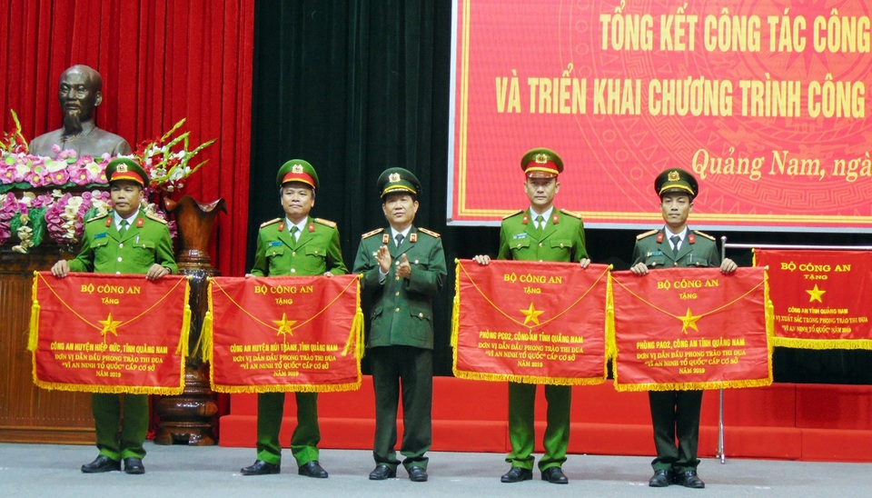 Triệt phá nhiều chuyên án đánh bạc qua mạng hàng chục tỷ đồng - 2 Triệt phá nhiều chuyên án đánh bạc qua mạng hàng chục tỷ đồng - 2