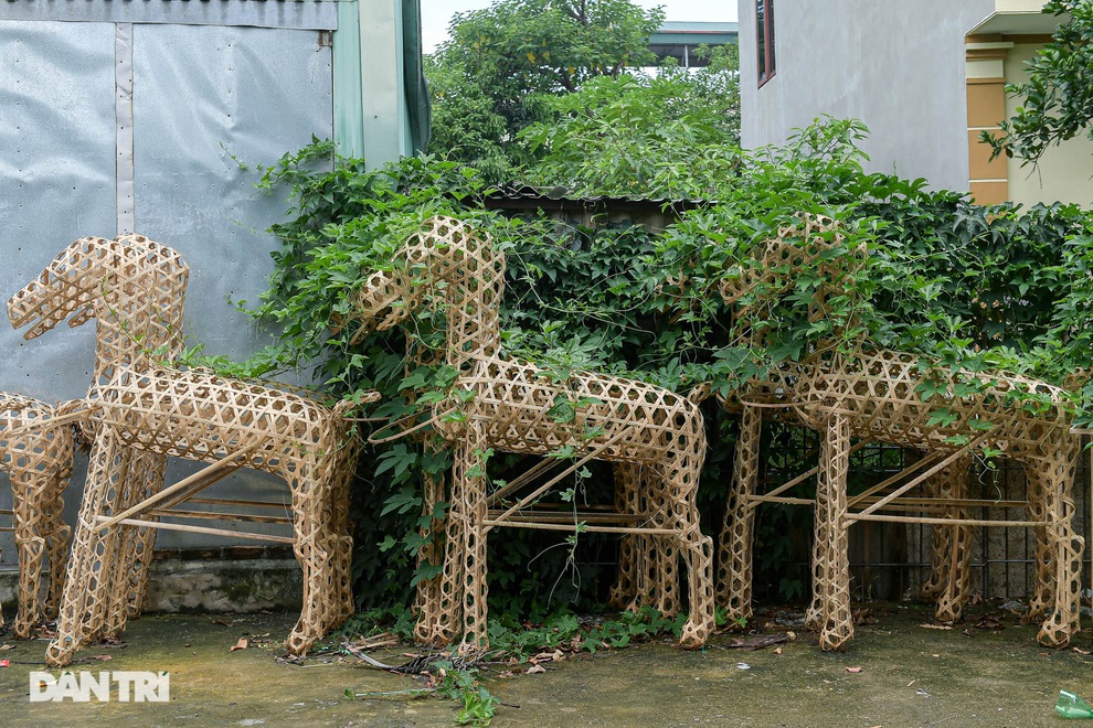 Ngôi làng kiếm sống nhờ cõi âm thất thu vì dịch Covid-19 - 2 Ngôi làng kiếm sống nhờ cõi âm thất thu vì dịch Covid-19 - 2