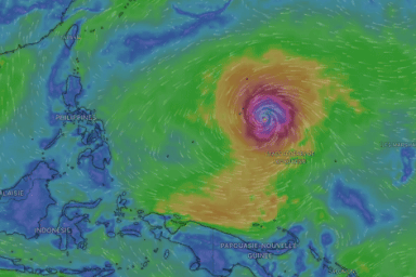 Siêu bão Sinlaku tiếp tục tăng cấp với cường độ rất mạnh