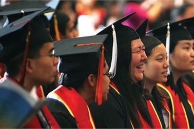 Du học sinh: Muốn về lại sợ ‘hậu duệ, quan hệ’