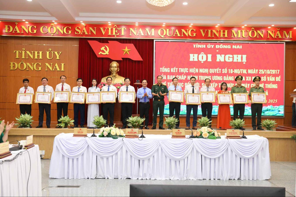 Một số cán bộ xã còn hạn chế kỹ năng công nghệ thông tin - 1 Một số cán bộ xã còn hạn chế kỹ năng công nghệ thông tin - 1