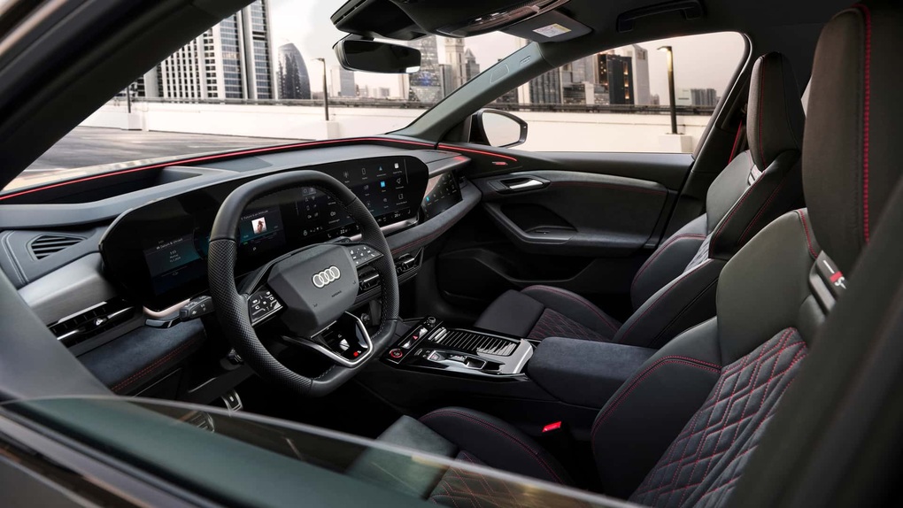 Audi Q6 E-Tron 2025 ra mắt cùng bản tính năng vận hành cao SQ6 E-Tron