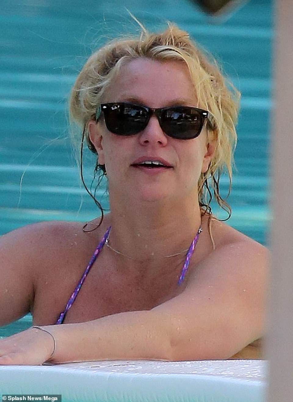 Britney thư thái đi bơi cùng bồ trẻ - 5