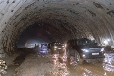 Hầm Thần Vũ "phức tạp nhất cao tốc Bắc - Nam" được thi công như thế nào?
