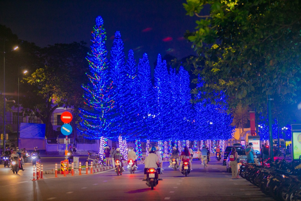 Giáng sinh lung linh trên từng góc đường ở phố biển Vũng Tàu - 7 Giáng sinh lung linh trên từng góc đường ở phố biển Vũng Tàu - 7