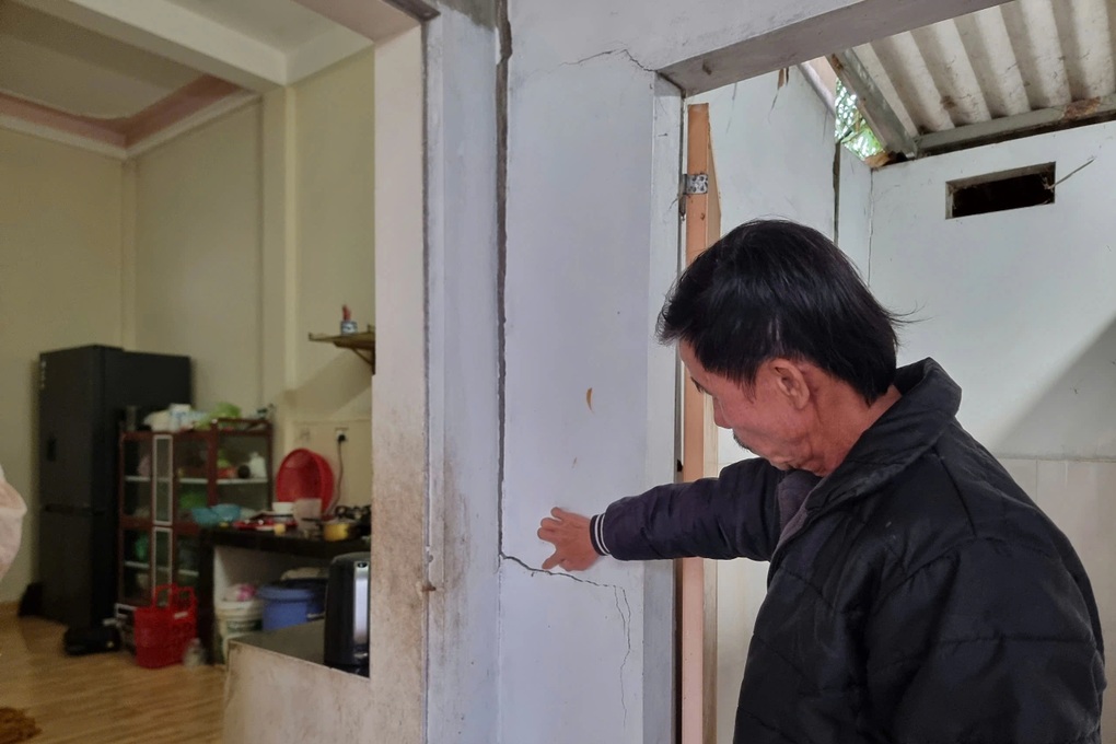 Nhiều nhà dân, công trình gần cao tốc Vạn Ninh - Cam Lộ xuất hiện vết nứt - 2 Nhiều nhà dân, công trình gần cao tốc Vạn Ninh - Cam Lộ xuất hiện vết nứt - 2