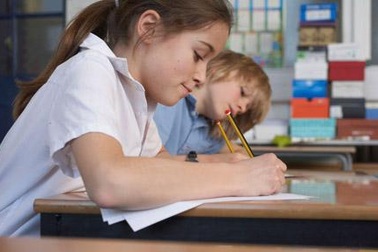 Anh: Chấm điểm lại hàng ngàn bài thi bậc tiểu học 