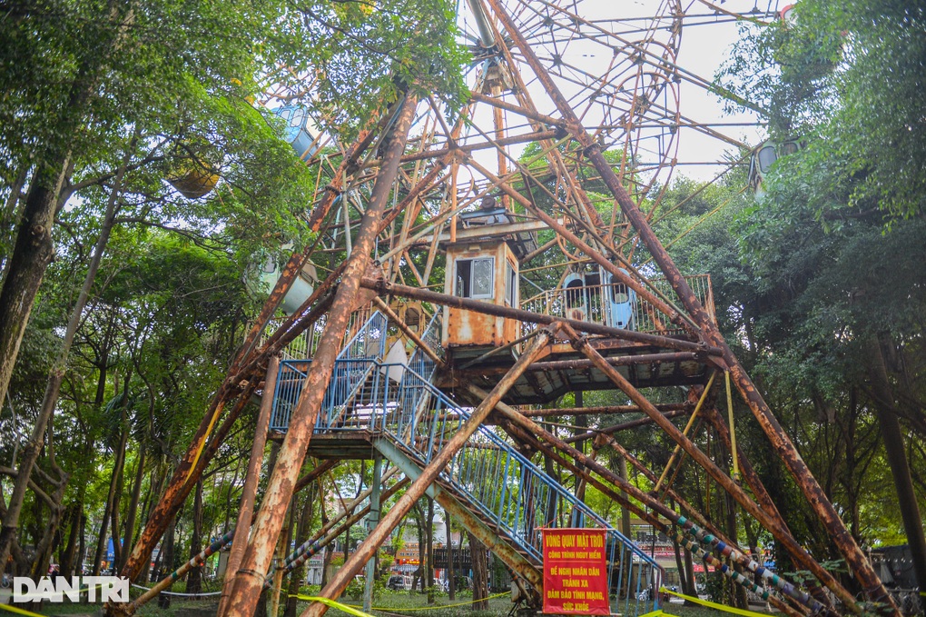 Hà Nội: Công viên được đầu tư 280 tỷ đồng thành nơi chọi gà, thả chó - 7 Hà Nội: Công viên được đầu tư 280 tỷ đồng thành nơi chọi gà, thả chó - 7
