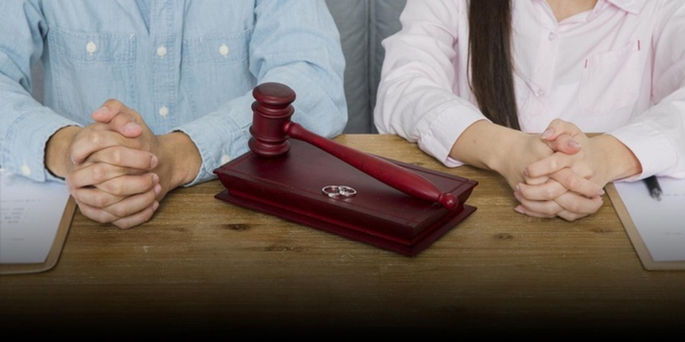 Nam nhân viên ngân hàng kết hôn 4 lần, ly dị 3 lần trong hơn một tháng - 2 Nam nhân viên ngân hàng kết hôn 4 lần, ly dị 3 lần trong hơn một tháng - 2