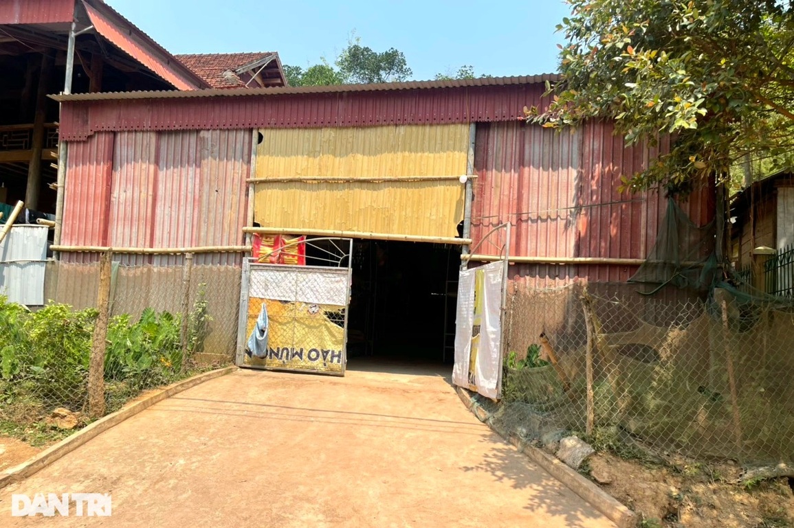 Xót xa gần một trăm học sinh nghèo nằm sạp gỗ, giường tre bám trường - 2 Xót xa gần một trăm học sinh nghèo nằm sạp gỗ, giường tre bám trường - 2