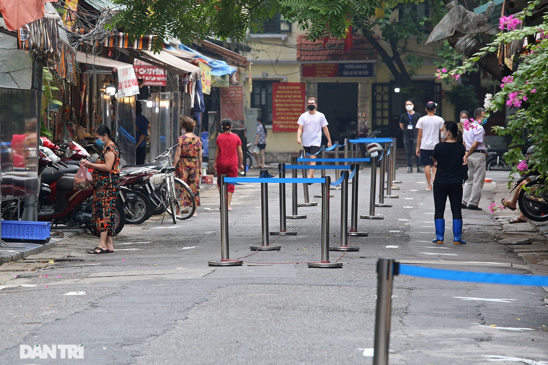 Mới lạ cảnh mua bán bằng ám hiệu ngón tay ở chợ nhà giàu phố cổ Hà Nội - 15 Mới lạ cảnh mua bán bằng ám hiệu ngón tay ở chợ nhà giàu phố cổ Hà Nội - 15