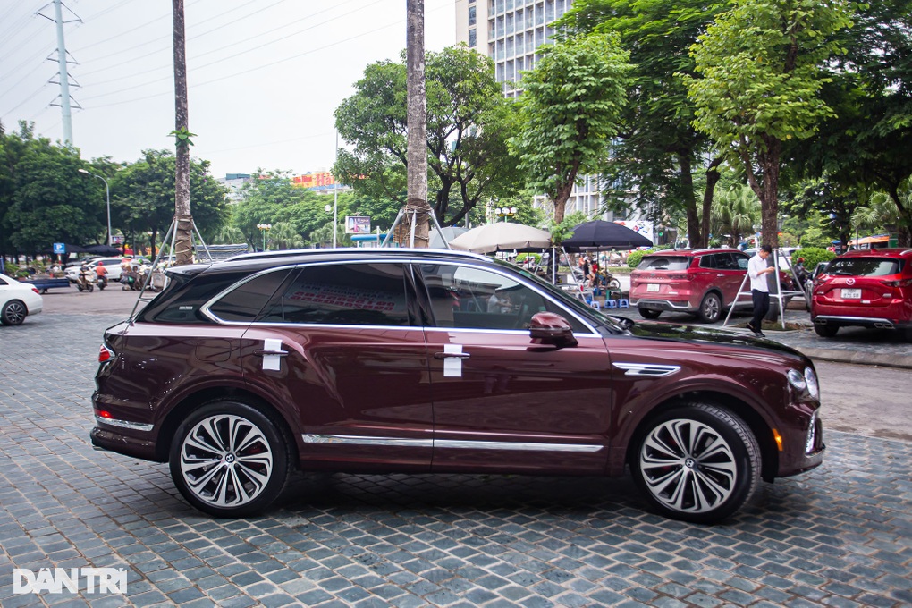 Bán Bentley Bentayga 2021 màu độc, đại gia Tây Ninh lỗ hơn 4 tỷ đồng - 4