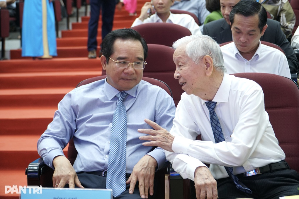 Chủ tịch TPHCM: Khu Công nghệ cao phải dẫn đầu về AI và chip bán dẫn - 2 Chủ tịch TPHCM: Khu Công nghệ cao phải dẫn đầu về AI và chip bán dẫn - 2