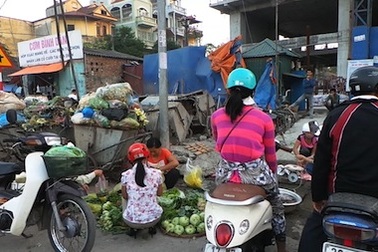 Hà Nội nhếch nhác vì chợ cóc!