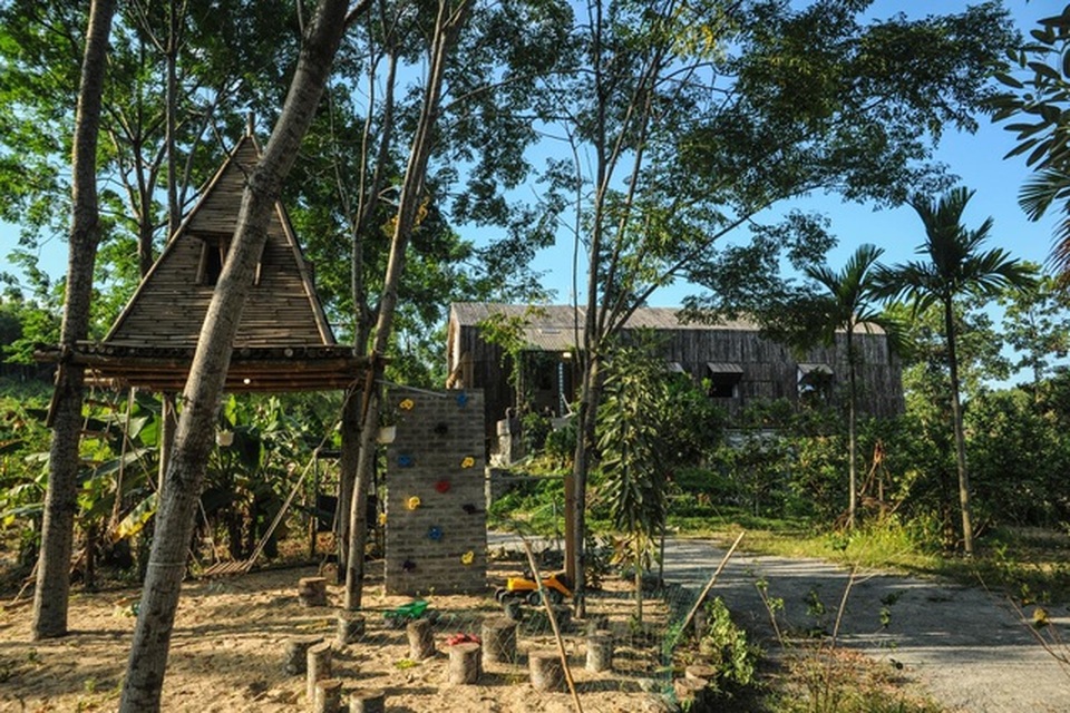 Chán biệt thự nhà phố, nhà giàu Việt về quê làm nhà mái rạ giản dị mà đẹp - 17 Chán biệt thự nhà phố, nhà giàu Việt về quê làm nhà mái rạ giản dị mà đẹp - 17