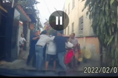 Giáng chức Đội phó công an xô xát với phụ nữ vì chỗ đỗ xe