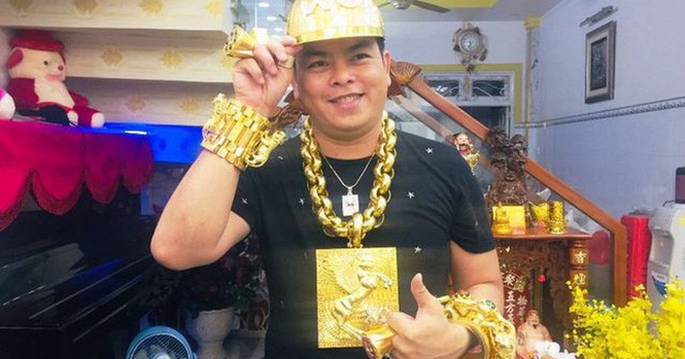 Phúc XO khập khiễng tới tòa - 3 Phúc XO khập khiễng tới tòa - 3