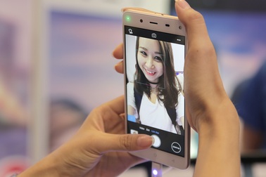 Thương hiệu Việt MobiiStar ra mắt smartphone 4G giá mềm